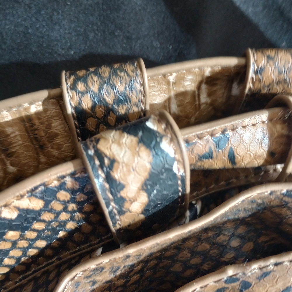 🔖Snakeskin Ruffled Handbag - Picture 8 of 16